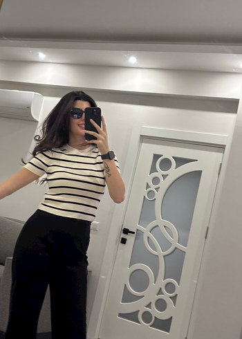 Bej Çizgili Kısa Kollu Yarım Boy Tişört triko - Görsel 2