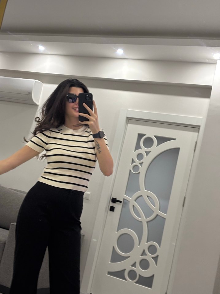 Bej Çizgili Kısa Kollu Yarım Boy Tişört triko - Görsel 2