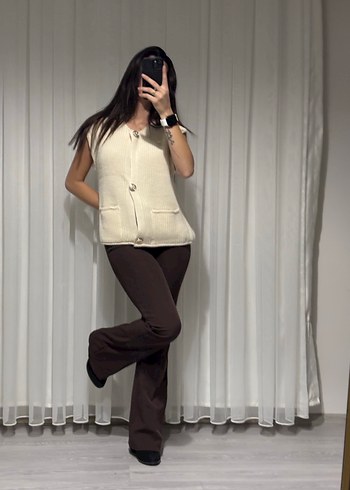 Düğmeli Bej Triko Kolsuz Kadın Hırka - Görsel 2