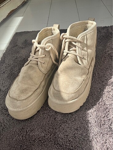 bağcıklı ugg