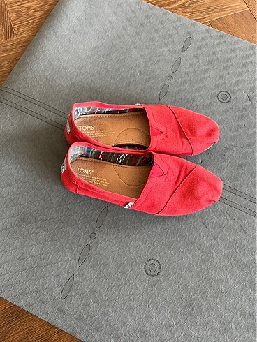 Toms kırmızı espadril şirin ayakkabı