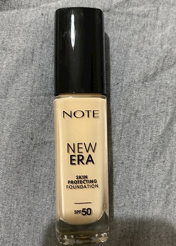 Note New Era SPF50 Fondöten Bej