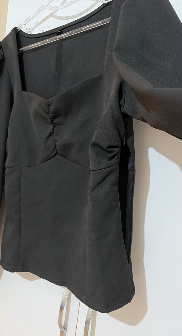 Siyah Kalp Yaka Uzun Kollu Kadın Bluz - Görsel 3