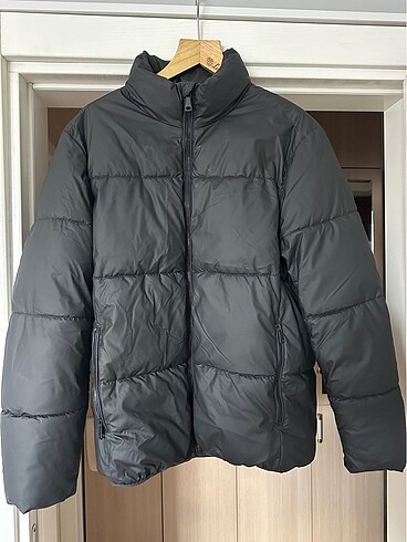 Zara Mont