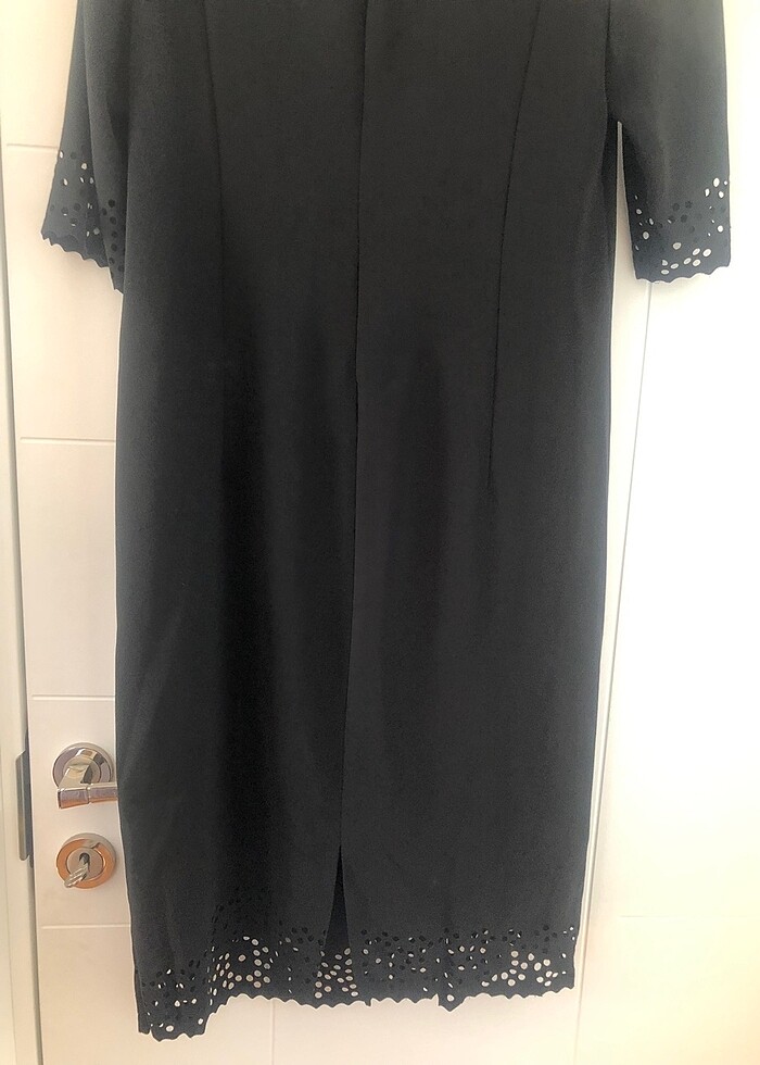 Siyah,beyaz yaka detaylı şık elbise - Görsel 5