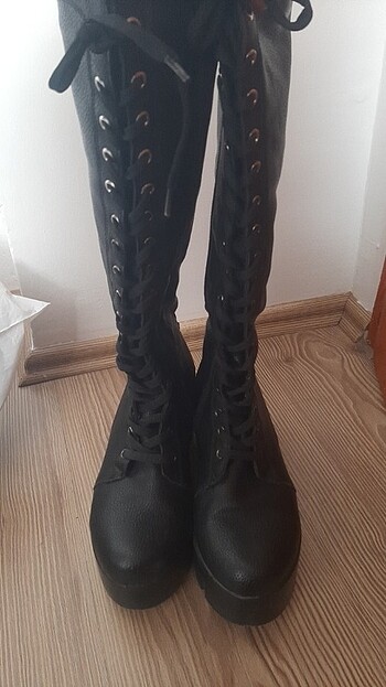 Diğer Kadın botu