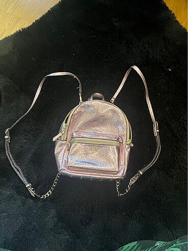 Pembe sırt çantası