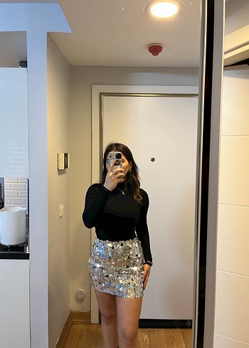 Parlak Pul Detaylı Mini Etek - Görsel 2