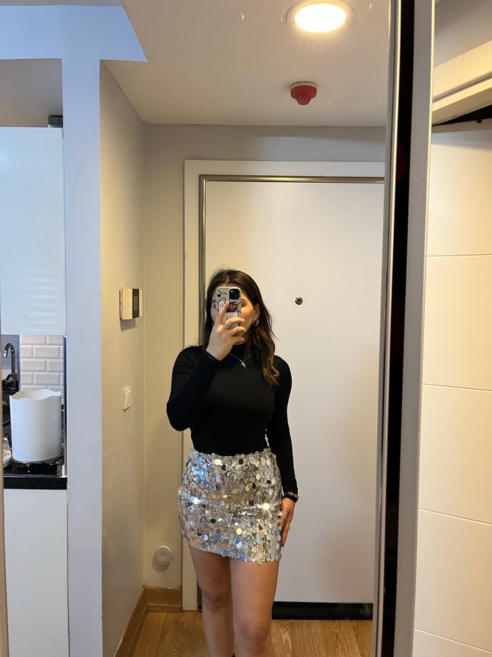 Parlak Pul Detaylı Mini Etek - Görsel 2