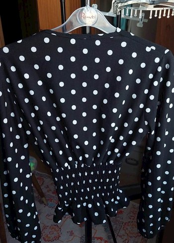 Puantiye Desenli V Yaka Uzun Kollu Bluz - Görsel 3