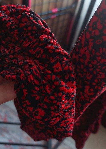 Kırmızı V Yakalı Drapeli Mini Bluz - Görsel 2