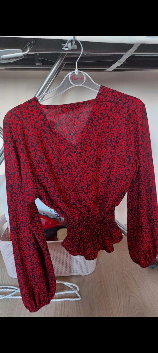 Kırmızı V Yakalı Drapeli Mini Bluz - Görsel 3