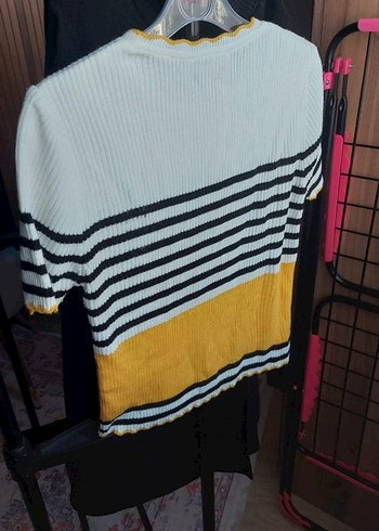 Sarı Çizgili Kısa Kollu Fit Triko Kadın Kazak - Görsel 2