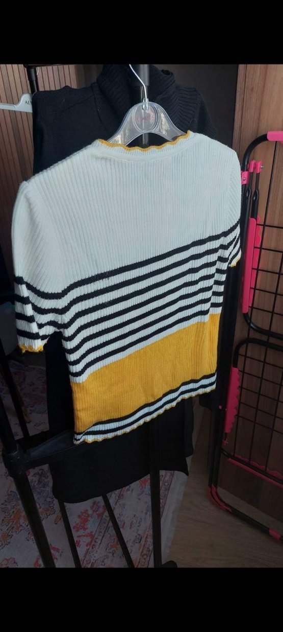 Sarı Çizgili Kısa Kollu Fit Triko Kadın Kazak - Görsel 2