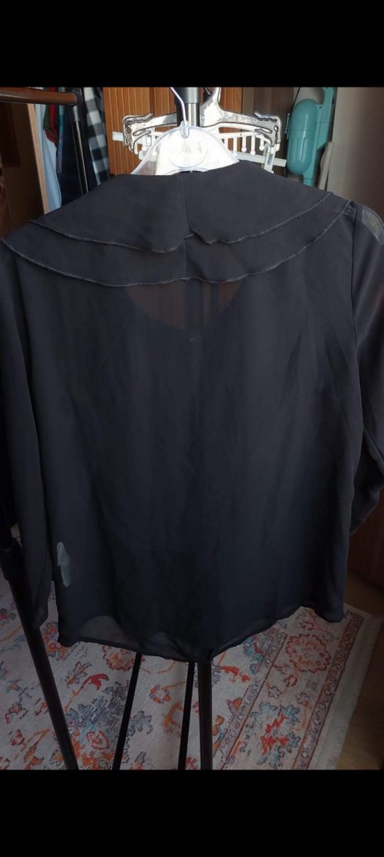 Uzun Kollu Siyah Fırfırlı Bluz - Görsel 3