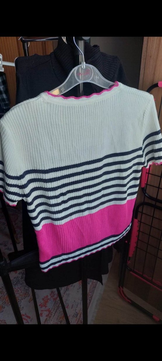 Pembe Çizgili Kısa Kollu Triko Kazak - Görsel 2