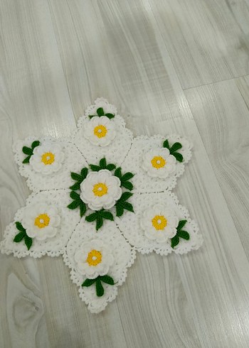 Beyaz Çiçekli El Örgüsü Dekoratif Motifler - Görsel 2