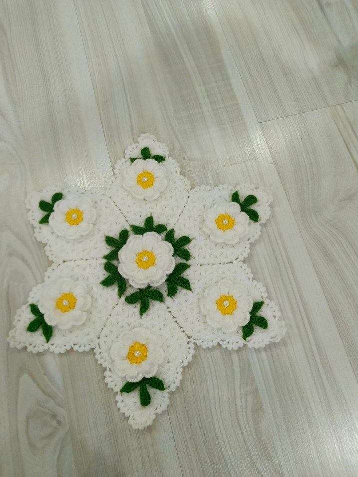 Beyaz Çiçekli El Örgüsü Dekoratif Motifler - Görsel 2