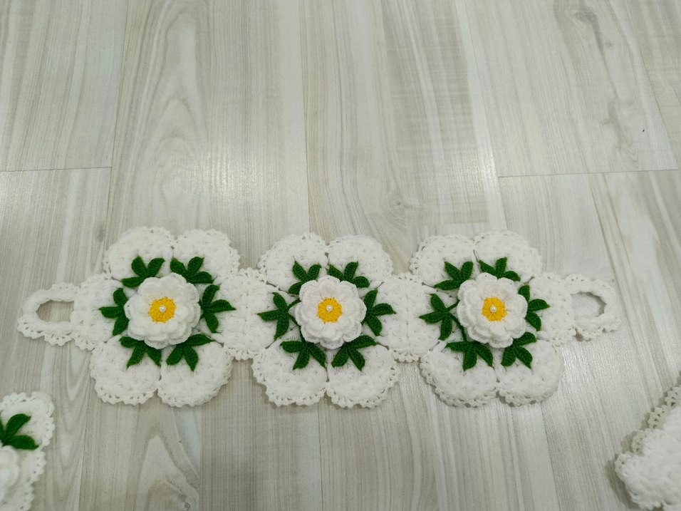 Beyaz Çiçekli El Örgüsü Dekoratif Motifler - Görsel 3