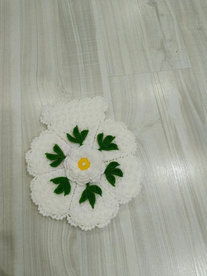 Beyaz Çiçekli El Örgüsü Dekoratif Motifler - Görsel 4