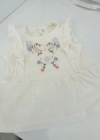 Nakışlı Beyaz Fırfırlı Bebek Kız Tişört çiçekli hırka beraber  - Görsel 3