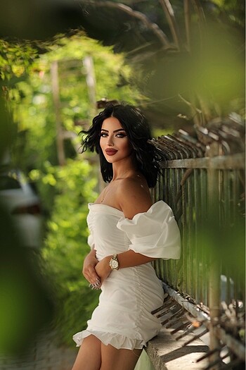 MİNİ BEYAZ ELBİSE