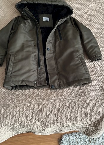 Yeşil Kapüşonlu Erkek Çocuk Mont - Görsel 3