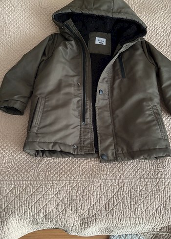 Yeşil Kapüşonlu Erkek Çocuk Mont - Görsel 2