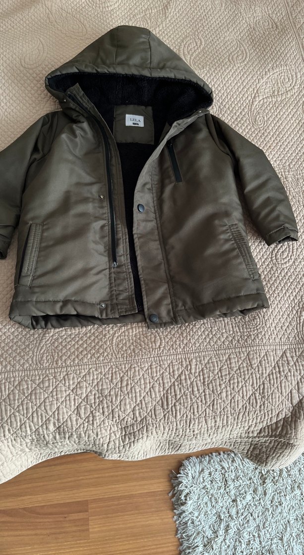 Yeşil Kapüşonlu Erkek Çocuk Mont - Görsel 3