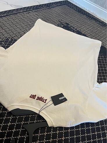 l/xl Beden MAVİ T-SHIRT (GİYİLMEDİ)