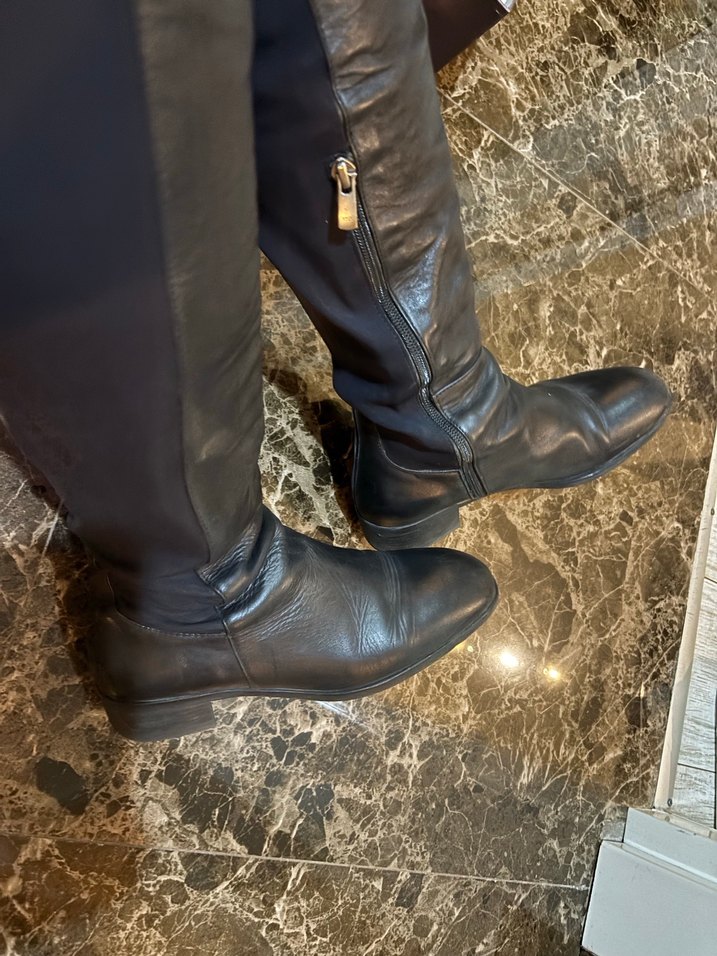 Kadın Siyah Deri Diz Üstü Tokalı Bot - Görsel 4