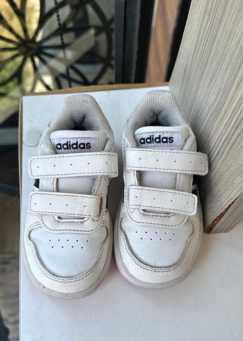 Beyaz Adidas Erkek Çocuk Spor Ayakkabı