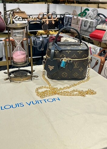 LOUIS VUITTON VANİTY CHAİN POUCH - Görsel 8