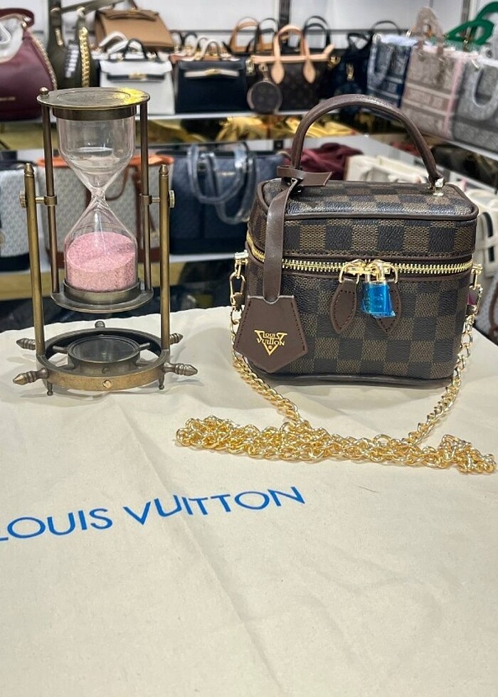 LOUIS VUITTON VANİTY CHAİN POUCH - Görsel 2