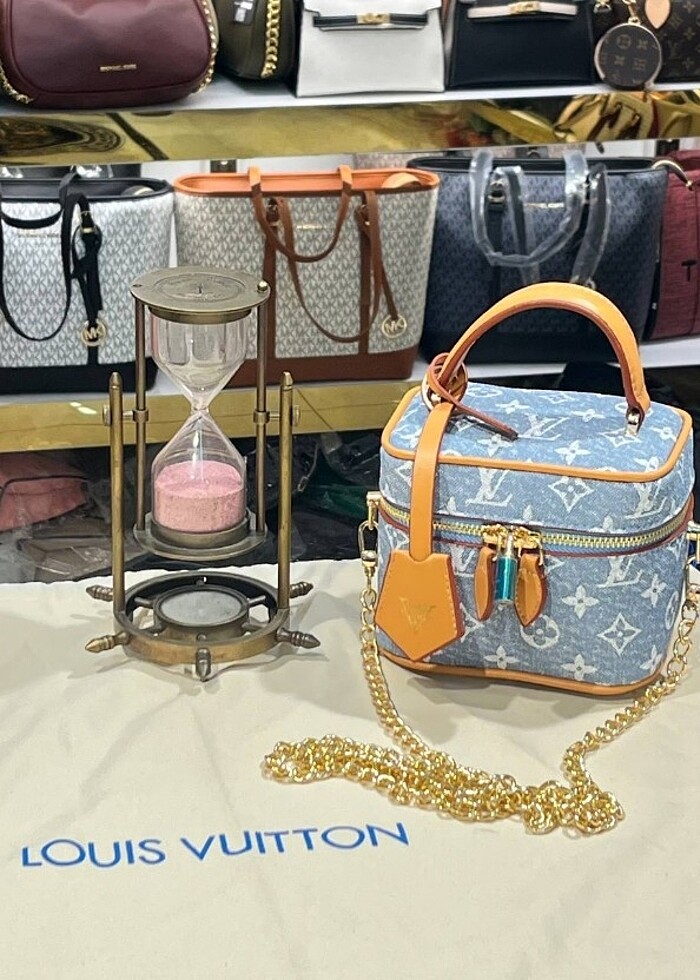 LOUIS VUITTON VANİTY CHAİN POUCH - Görsel 3