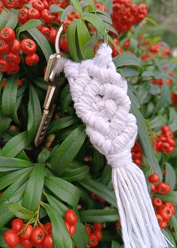 Beyaz Bohem Püsküllü Anahtarlık - Görsel 2