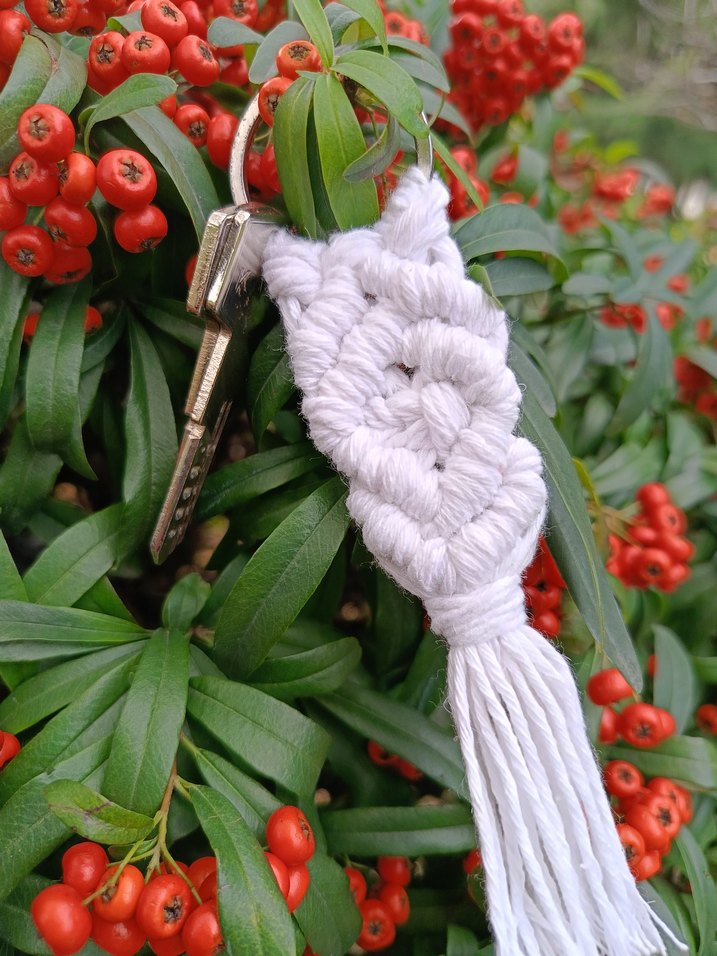 Beyaz Bohem Püsküllü Anahtarlık - Görsel 2