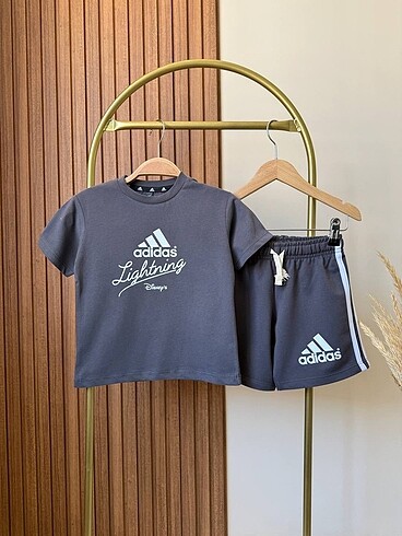 6 Yaş Beden Adidas cars şortlu takım