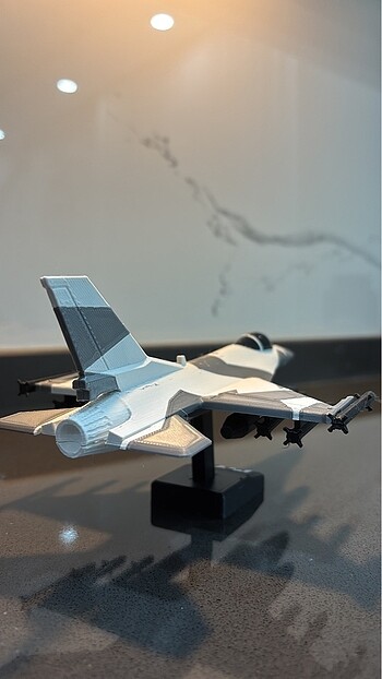 Beden Renk F-16 MAKET SAVAŞ UÇAĞI