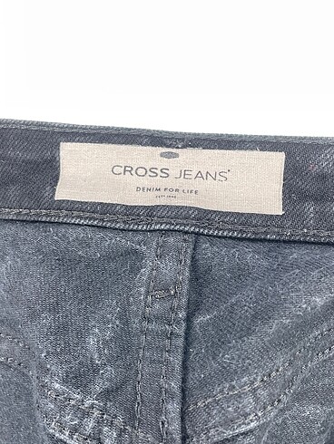 28 Beden siyah Renk PreLoved Jean / Kot %70 İndirimli.