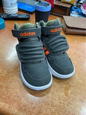 24 Beden haki Renk Adidas çoçuk ayakkabı orijinal