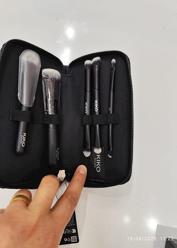 Kiko KIKO Siyah Makyaj Fırça Seti ve Taşıma Çantası