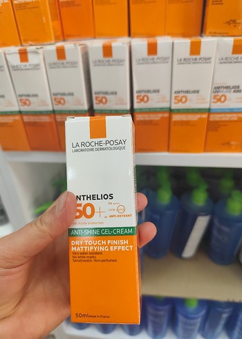 La Roche-Posay Anthelios SPF 50+ Matlaştırıcı Jel Krem - Görsel 2