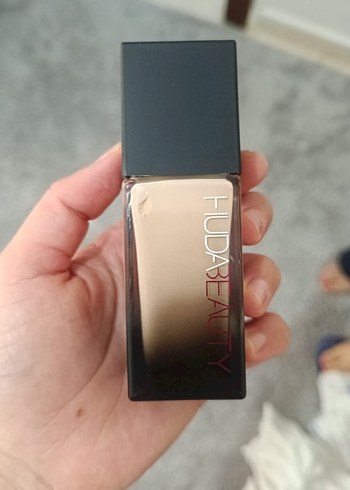 Huda Beauty Koyu Bej Fondöten