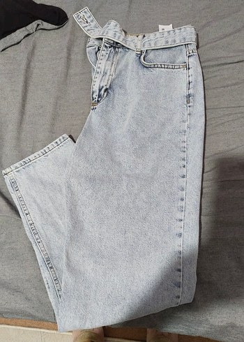 Bol Kesim buz mavisi Denim Kemerli Kadın Jean