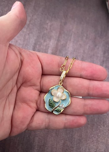Pandora Altın Renkli Mini Çiçek Desenli Bohem Kolye