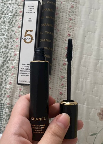 Chanel Siyah Maskara Parlak Altın Detaylı - Görsel 2