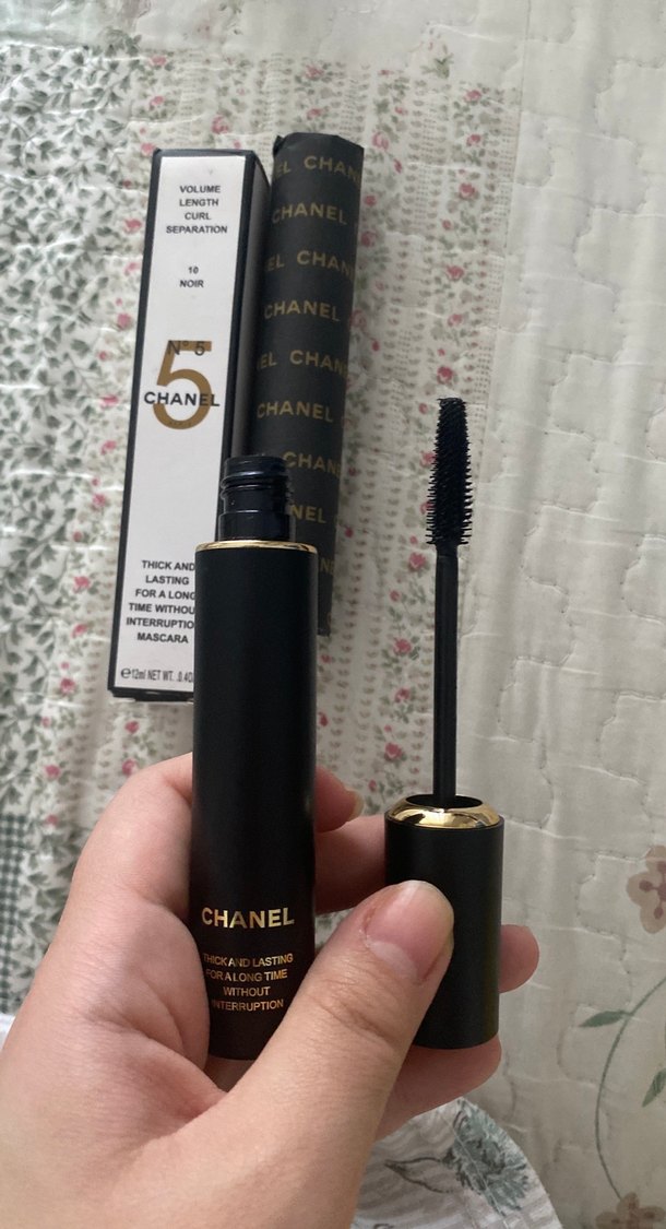 Chanel Siyah Maskara Parlak Altın Detaylı - Görsel 2