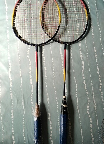 Badminton raketi 2 adet