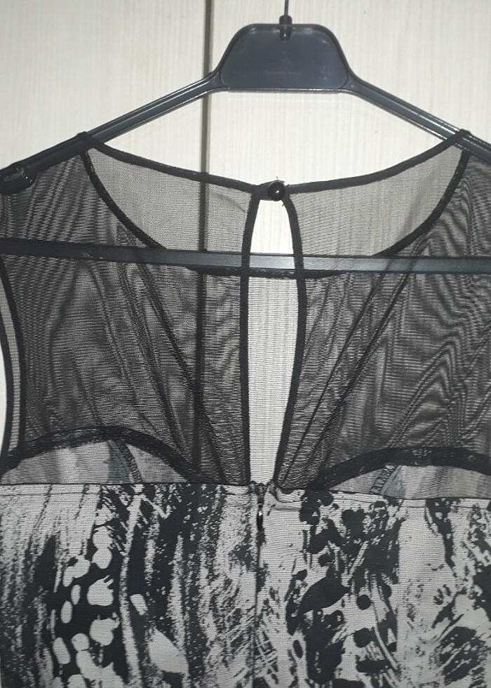 Siyah gri karışık desenli tül detaylı mini abiye elbise - Görsel 3